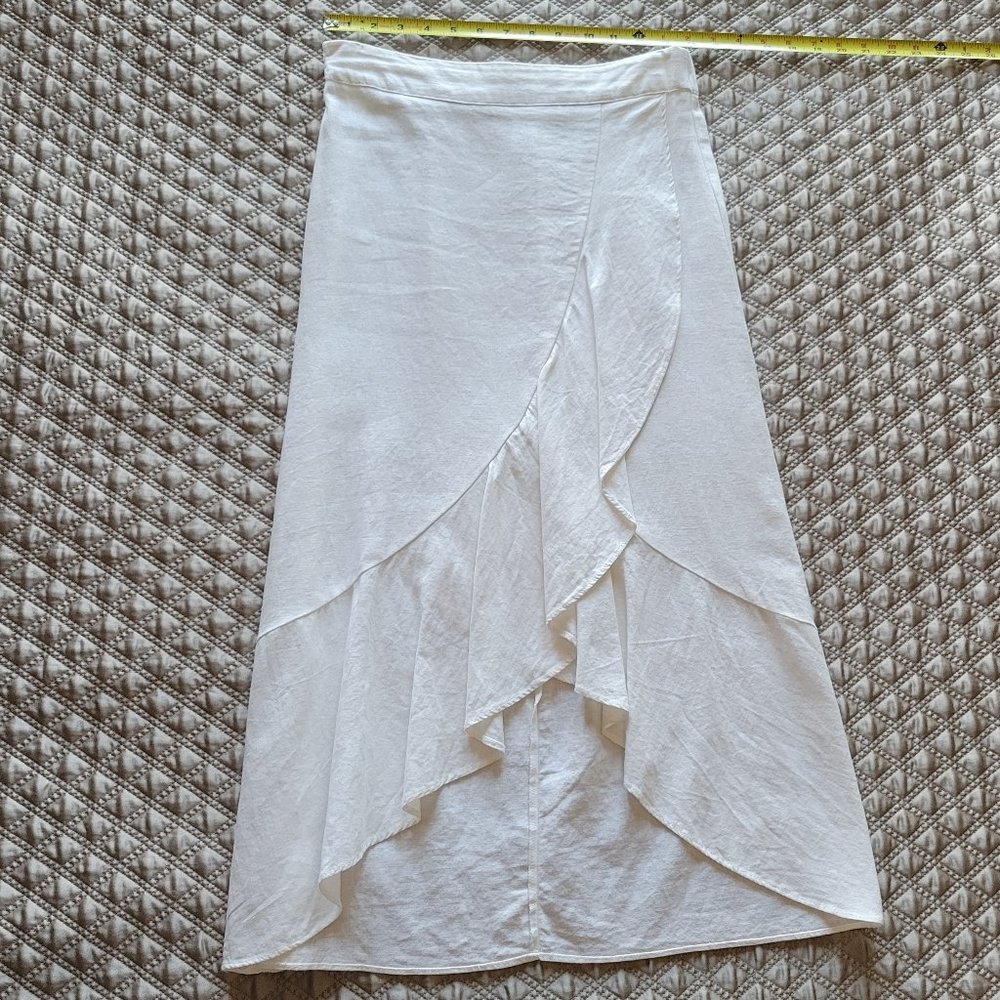 Linen Ruffle Skirt - Like New - White - Size Small - Westport - Stylish